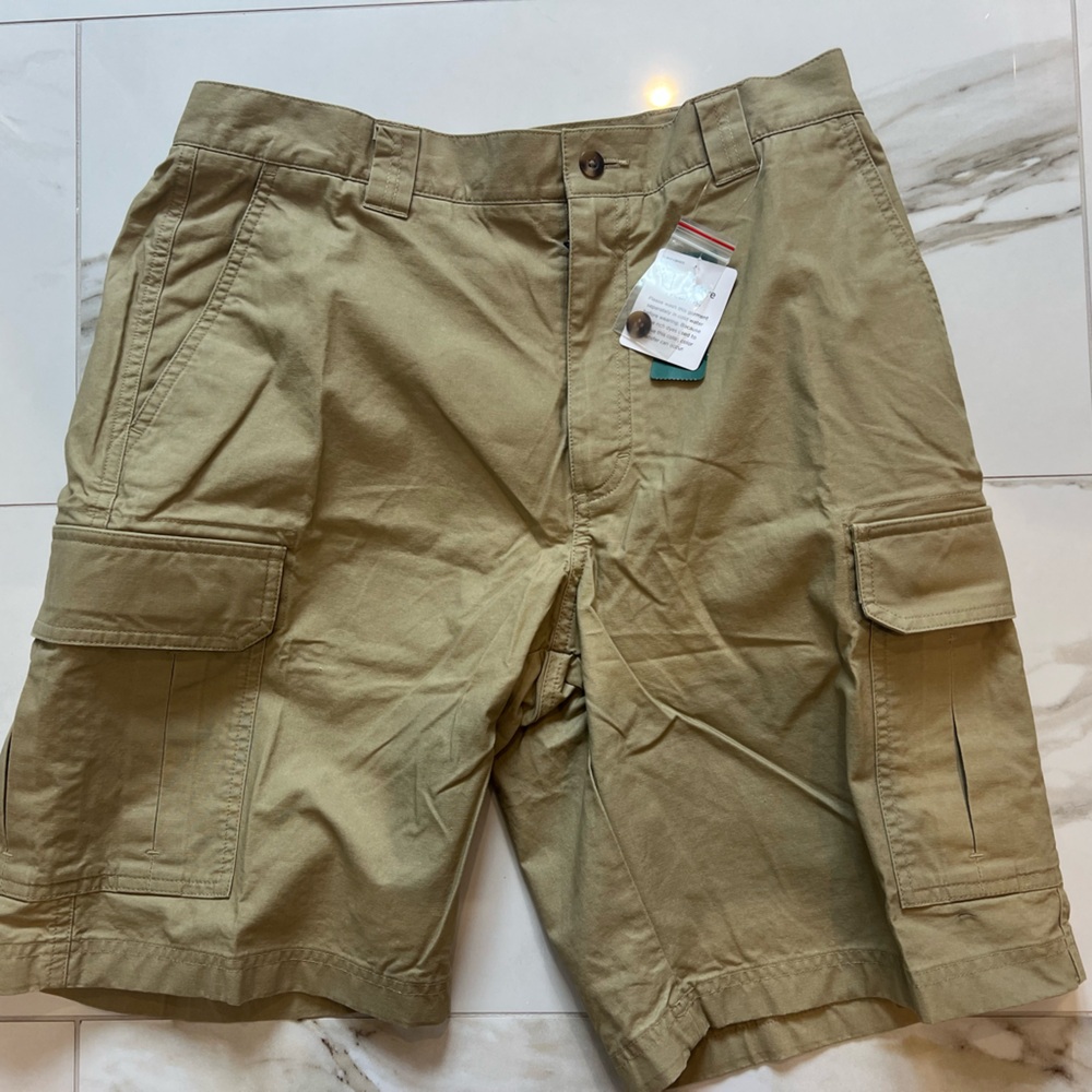 L.L. Bean Khaki Cargo Shorts NWT Men’s 33
